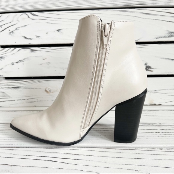 Pointed toe Bootie - Picture 4 of 5
